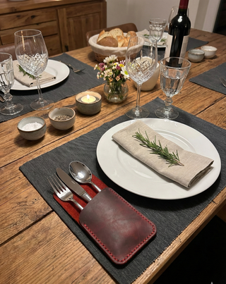 Handgefertigte Bestecktasche aus Leder