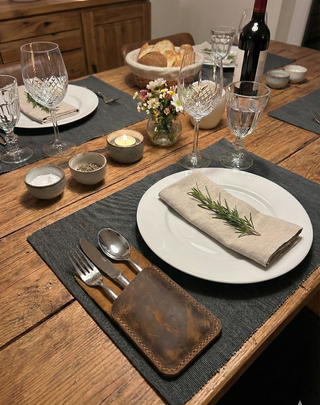 Handgefertigte Bestecktasche aus Leder