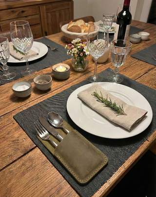 Handgefertigte Bestecktasche aus Leder