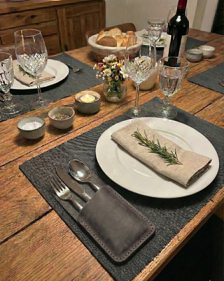 Handgefertigte Bestecktasche aus Leder