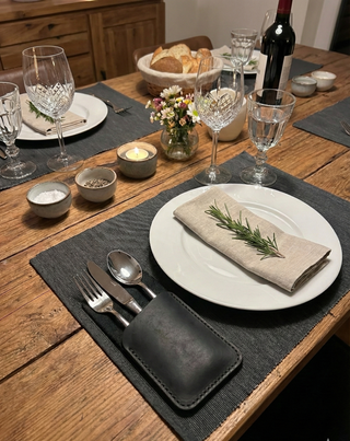 Handgefertigte Bestecktasche aus Leder